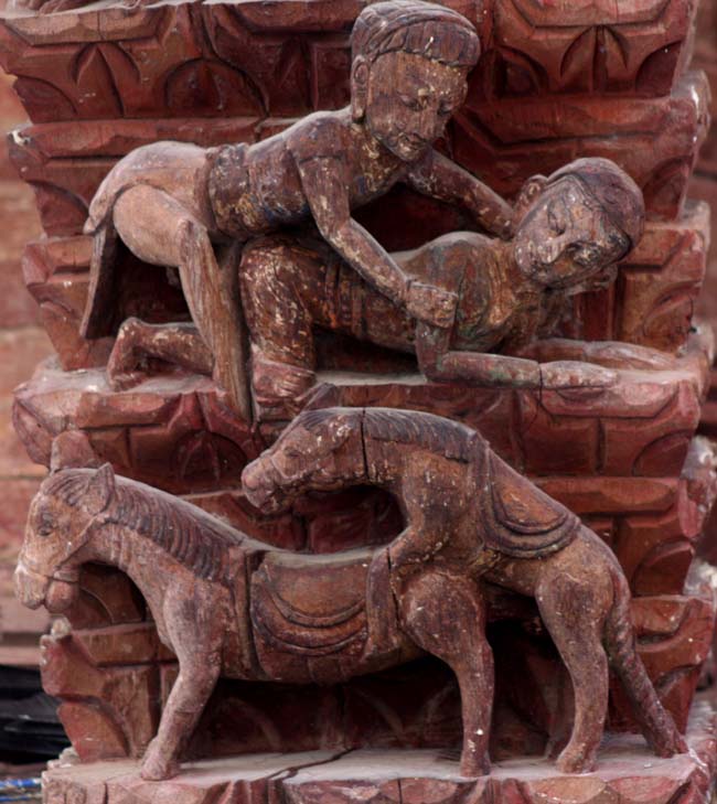 टुँडालमा सम्भाेग कला पशुपतिनाथ मन्दिरमा उन्मत्त भैरवको लिंग ठाडो पारेर नांगै उभिएको मूर्ति किन